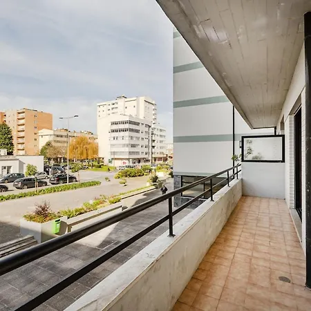 Gaia Comfort Living Balcony & Metro Lejlighed
