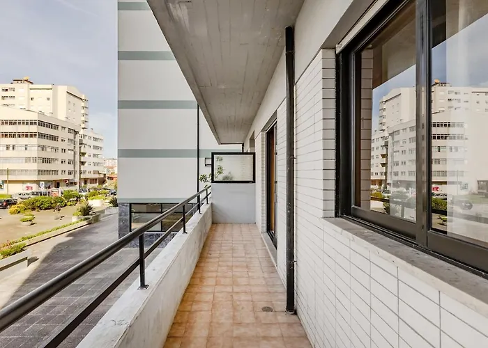 Gaia Comfort Living Balcony & Metro Apartment *