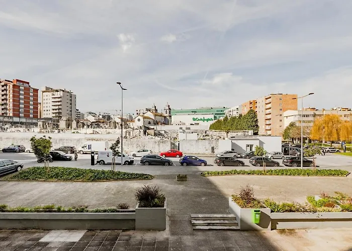 Gaia Comfort Living Balcony & Metro Apartment *